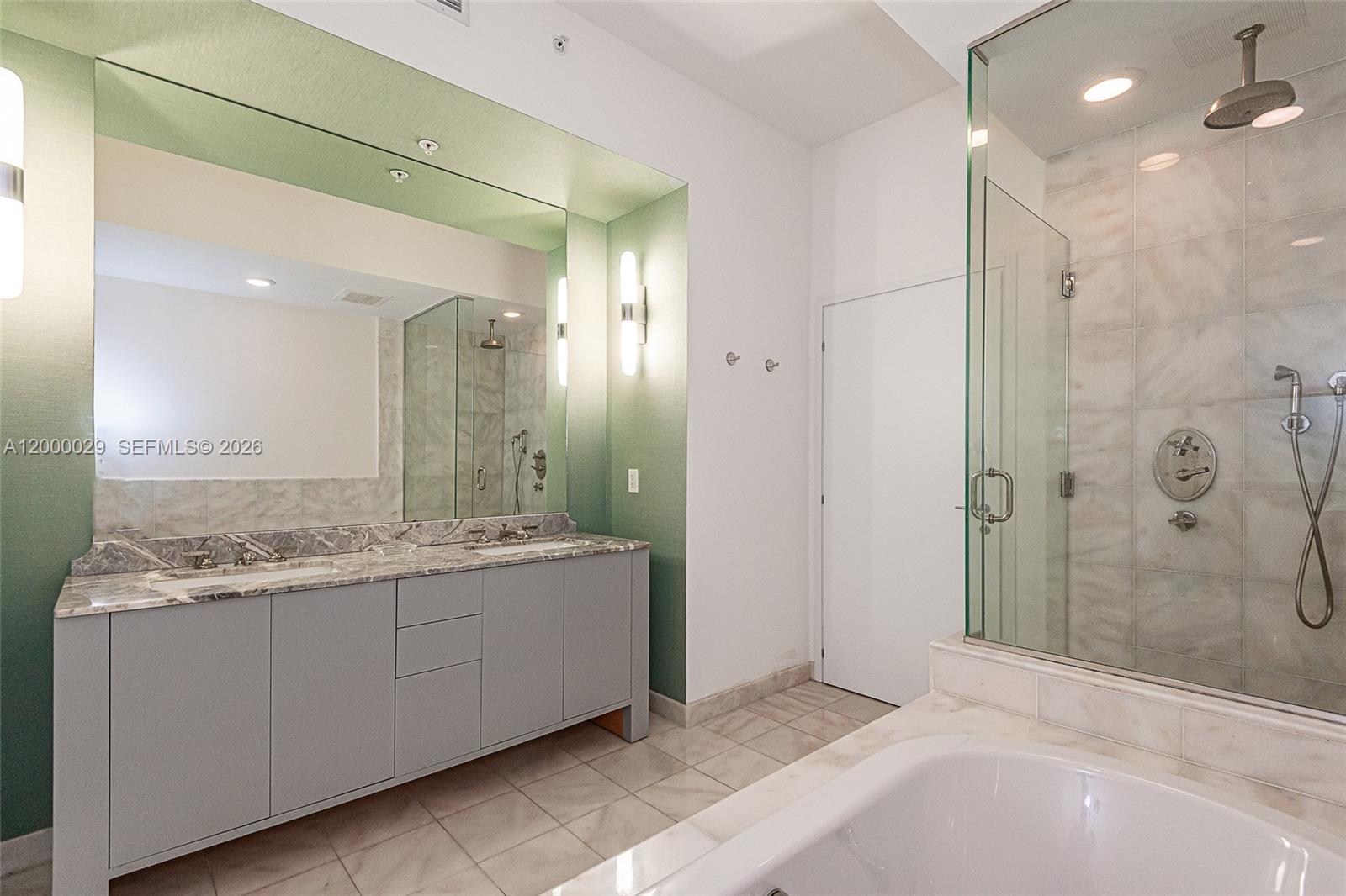 CONTINUUM ON SOUTH BEACH - Residential Lease