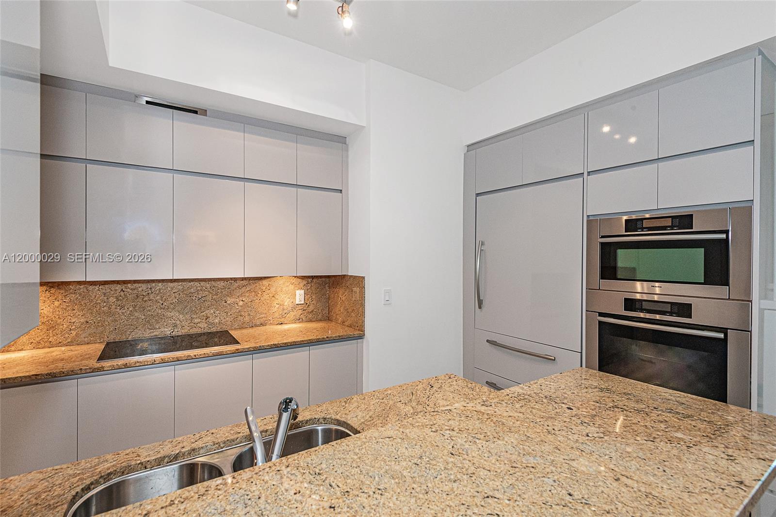 CONTINUUM ON SOUTH BEACH - Residential Lease