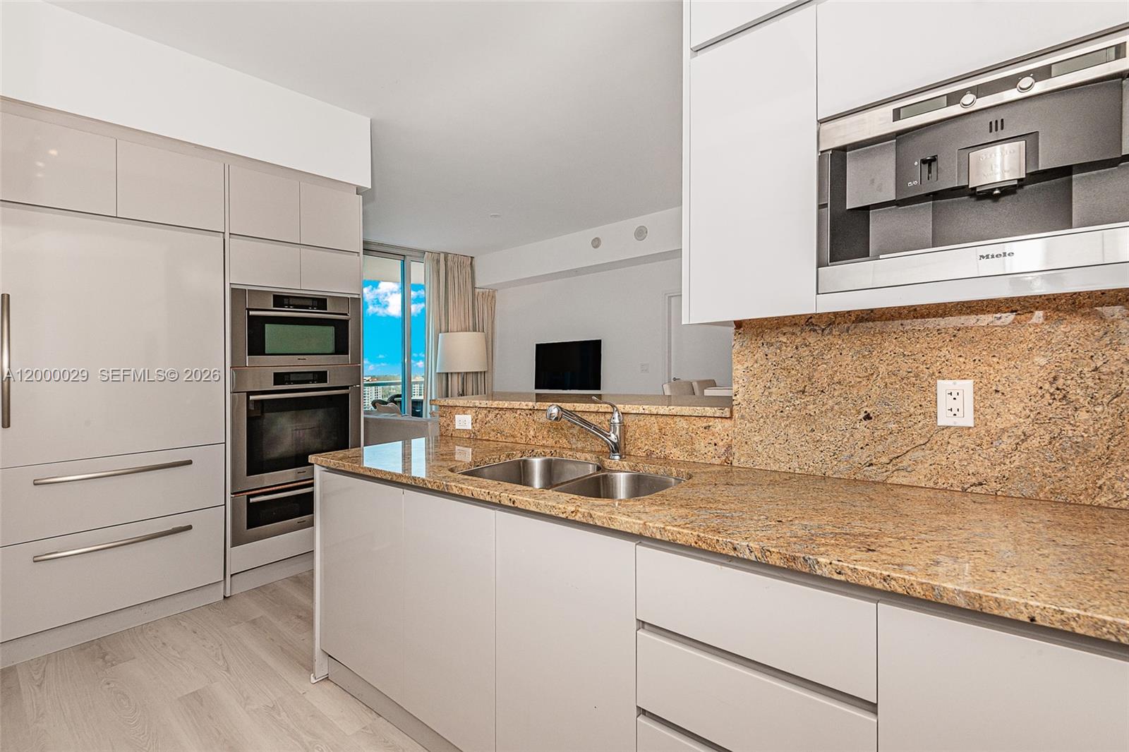 CONTINUUM ON SOUTH BEACH - Residential Lease