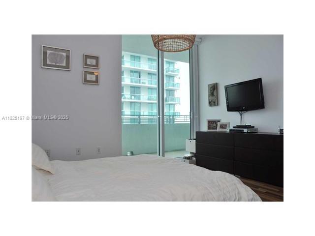 350 NE 24th St 906