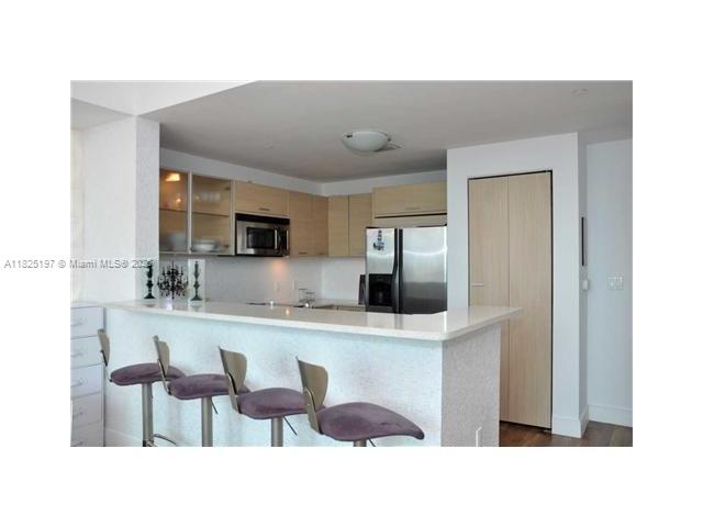 350 NE 24th St 906