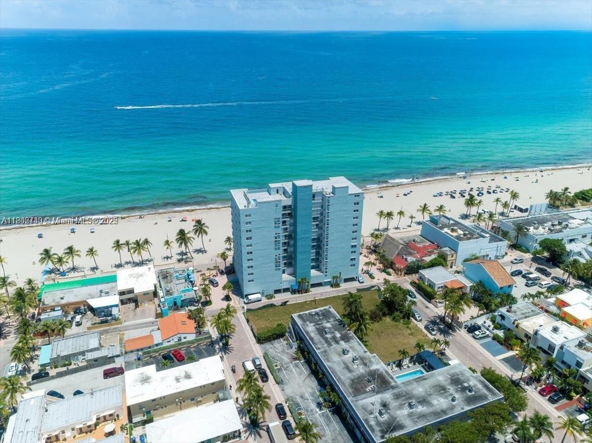 EDGEWATER BEACH TOWERS CO - Residential