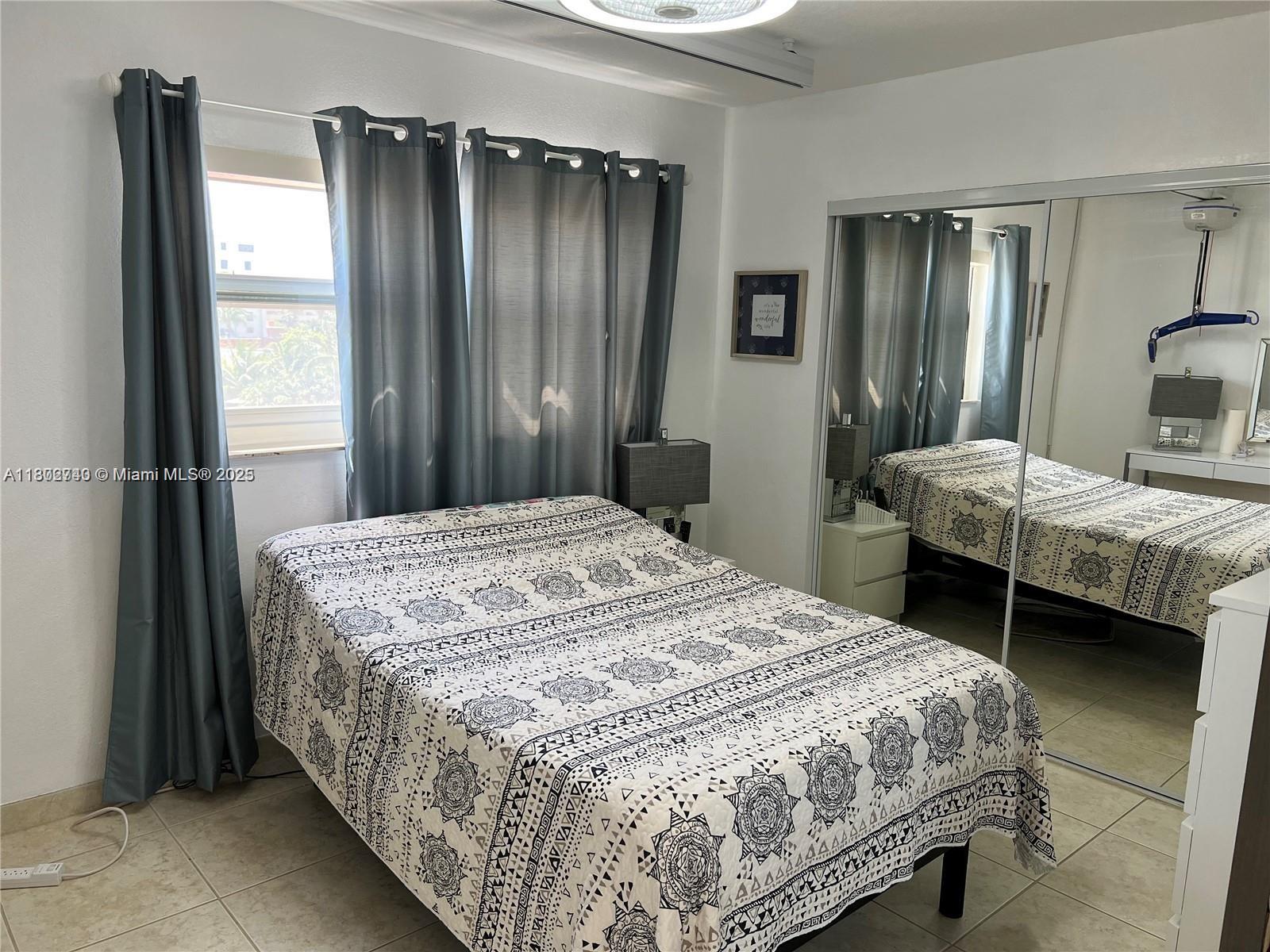 EDGEWATER BEACH TOWERS CO - Residential