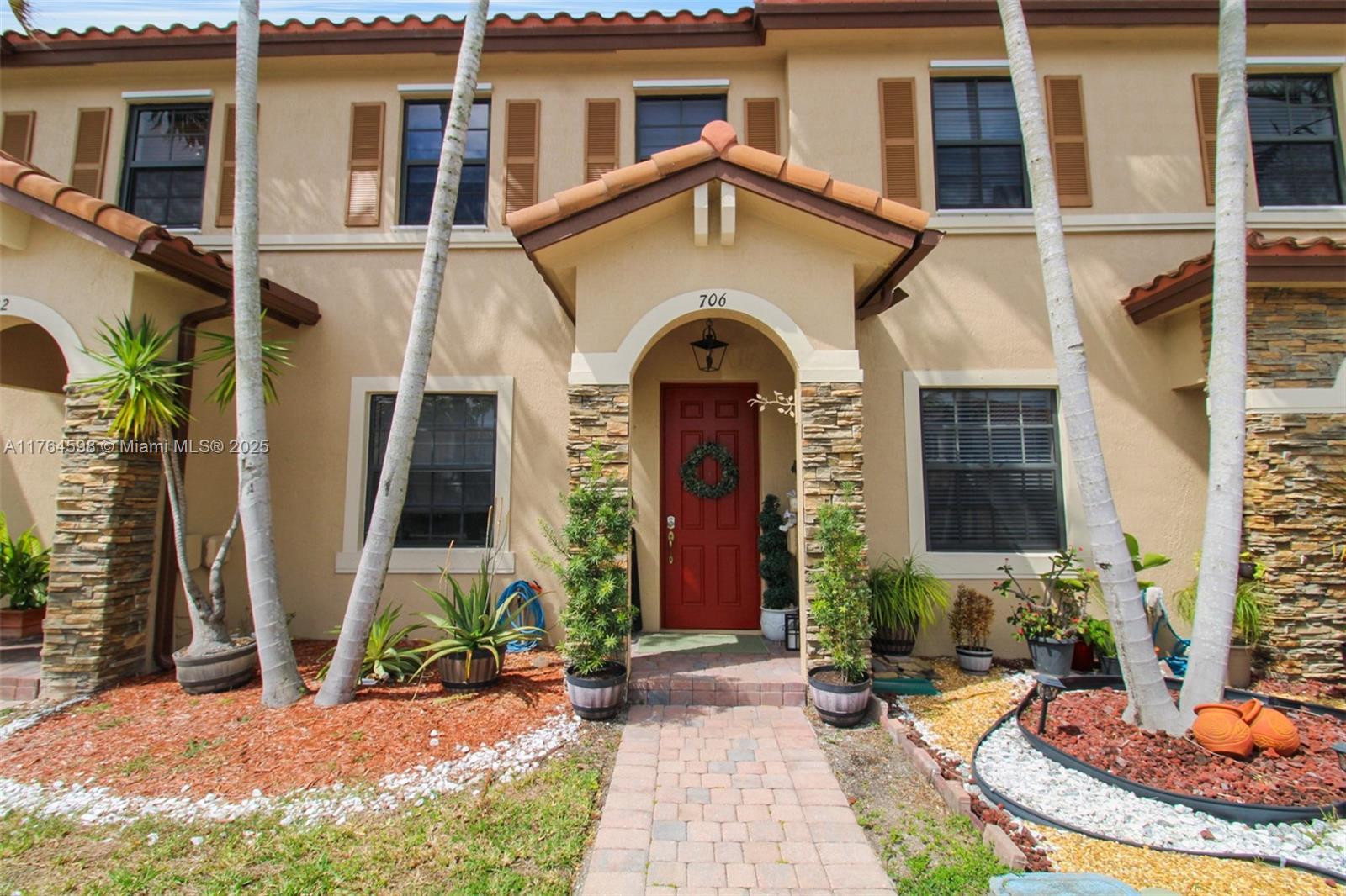 Property for Sale at 706 Se 32nd Ave 706, Homestead, Miami-Dade County, Florida - Bedrooms: 2 
Bathrooms: 3  - $350,000