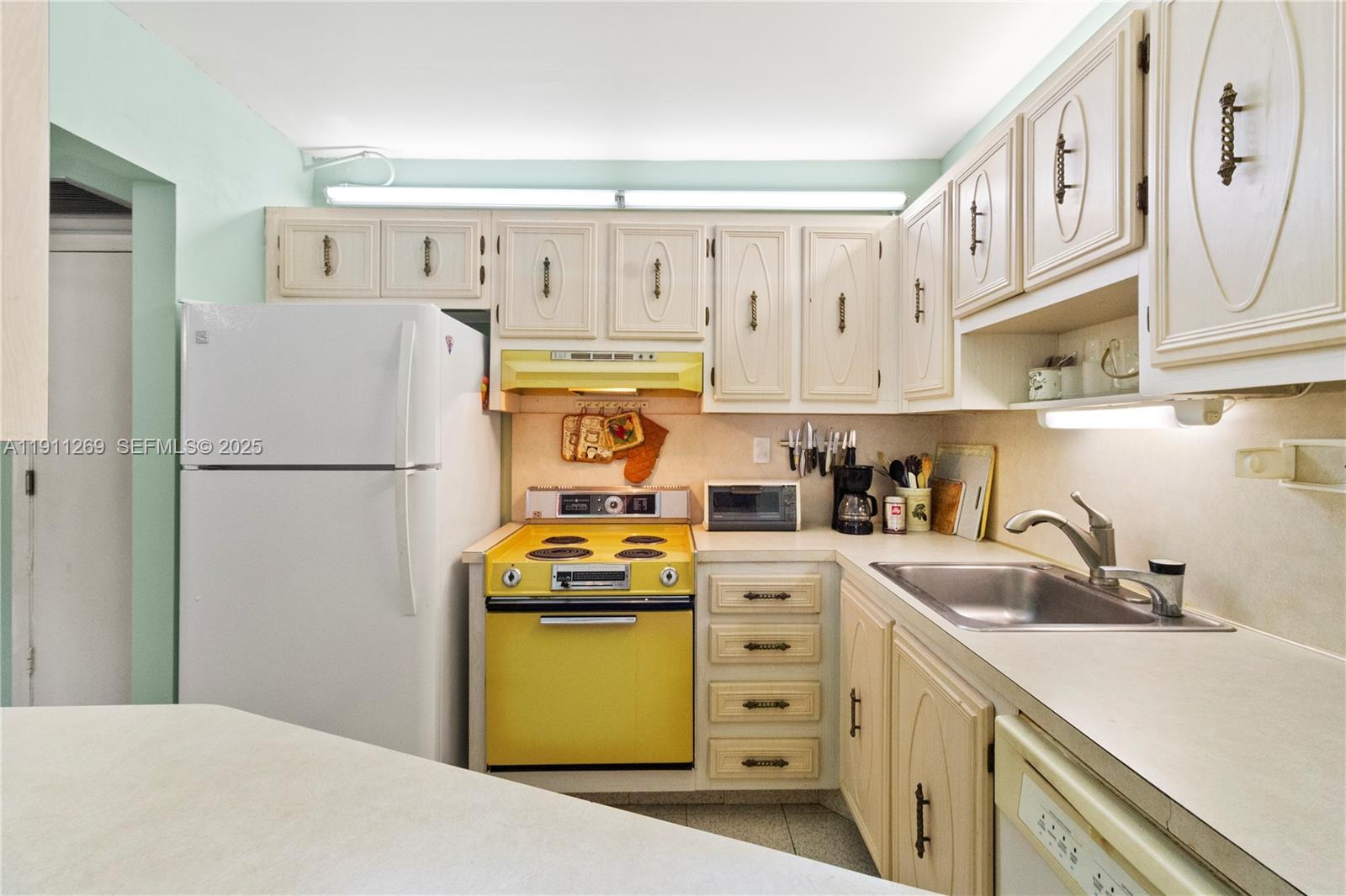 MEADOWS CONDO - Residential