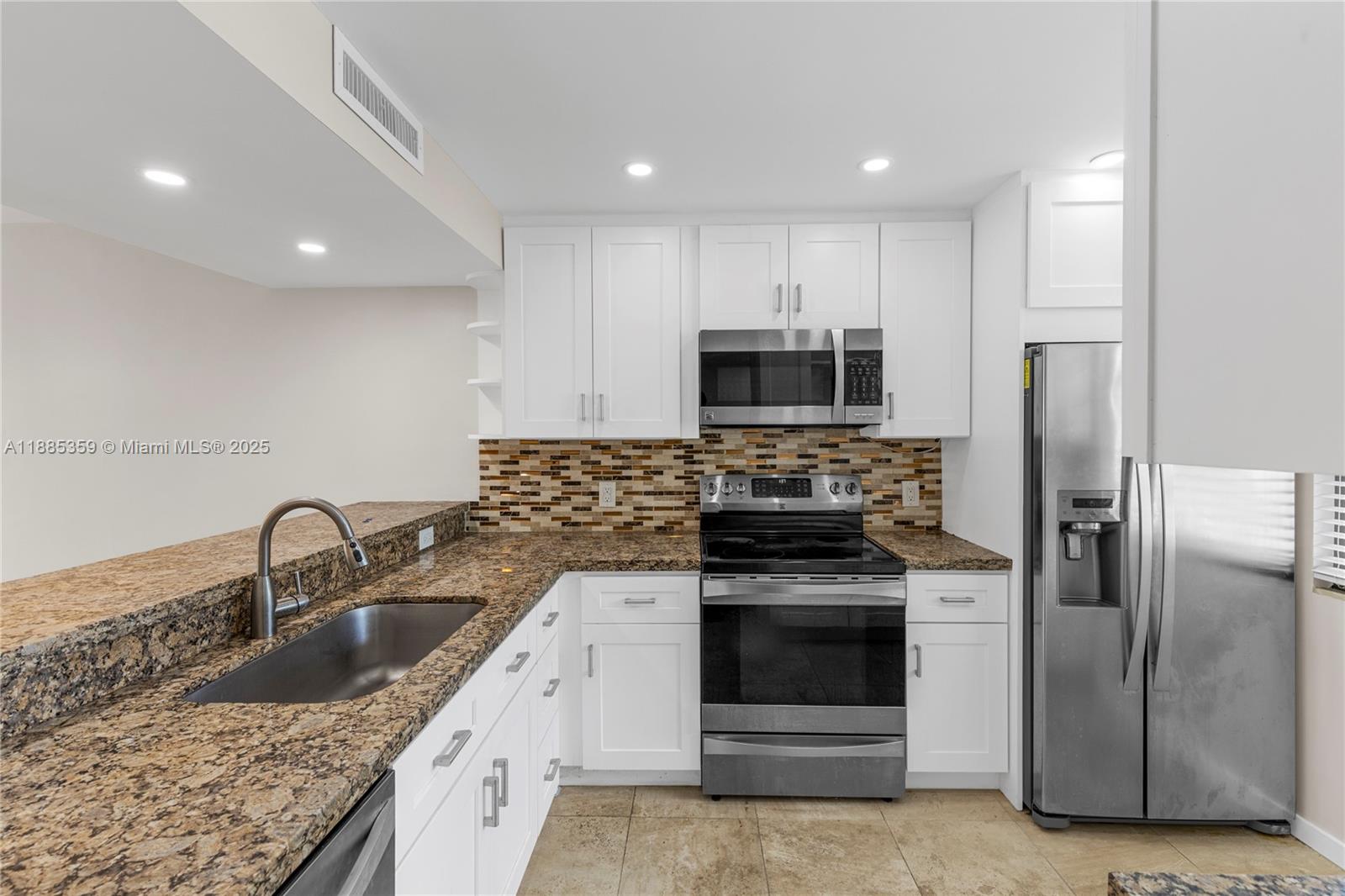 CONDO 7 OF WHITEHALL COND - Residential Lease