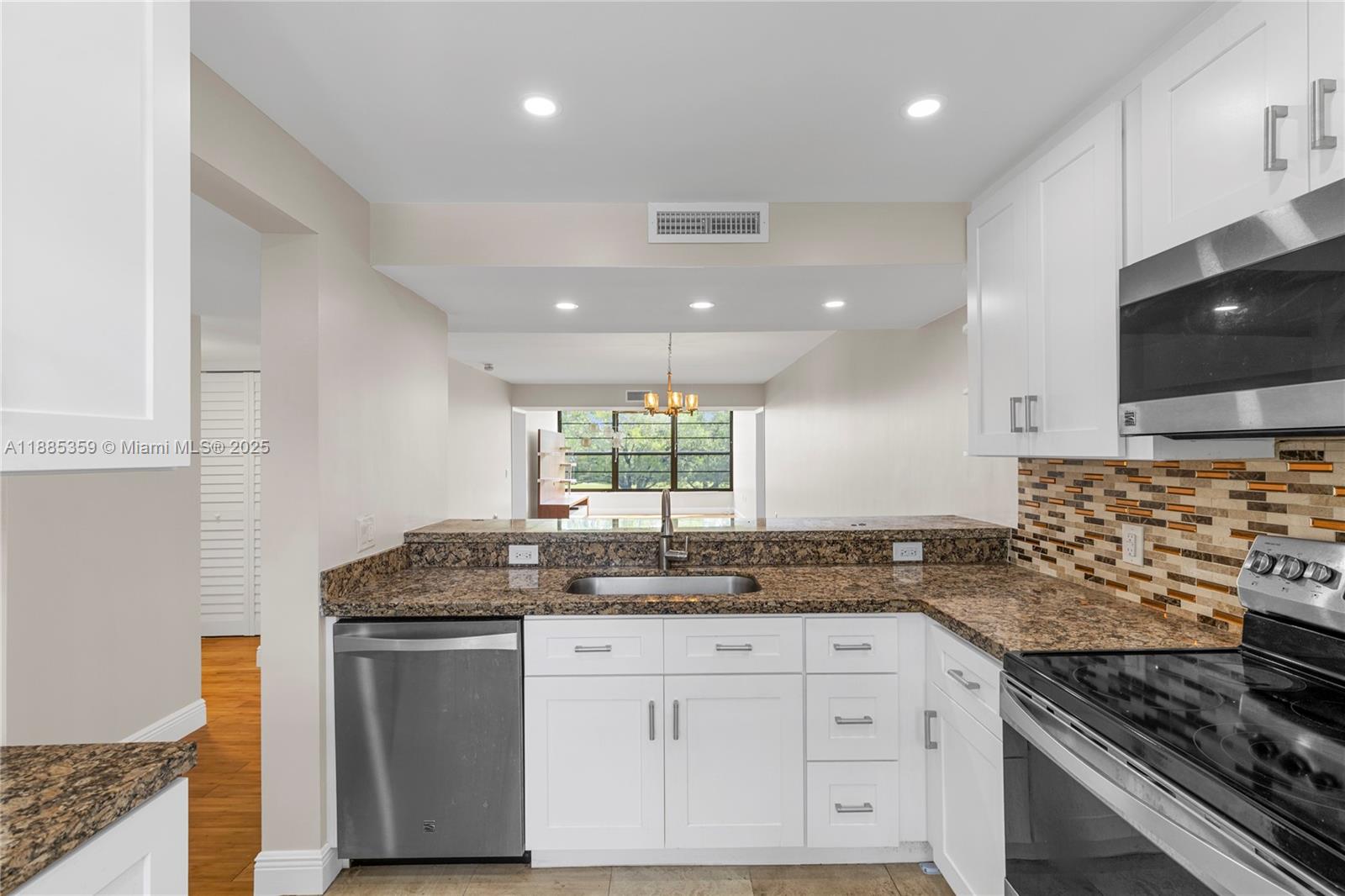 CONDO 7 OF WHITEHALL COND - Residential Lease