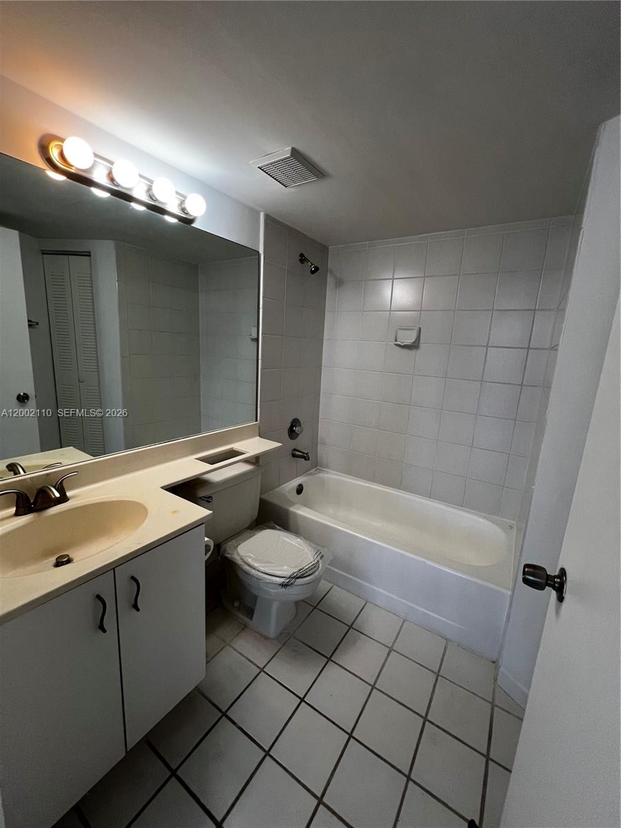 PARC CENTRAL AVENTURA EAS - Residential Lease