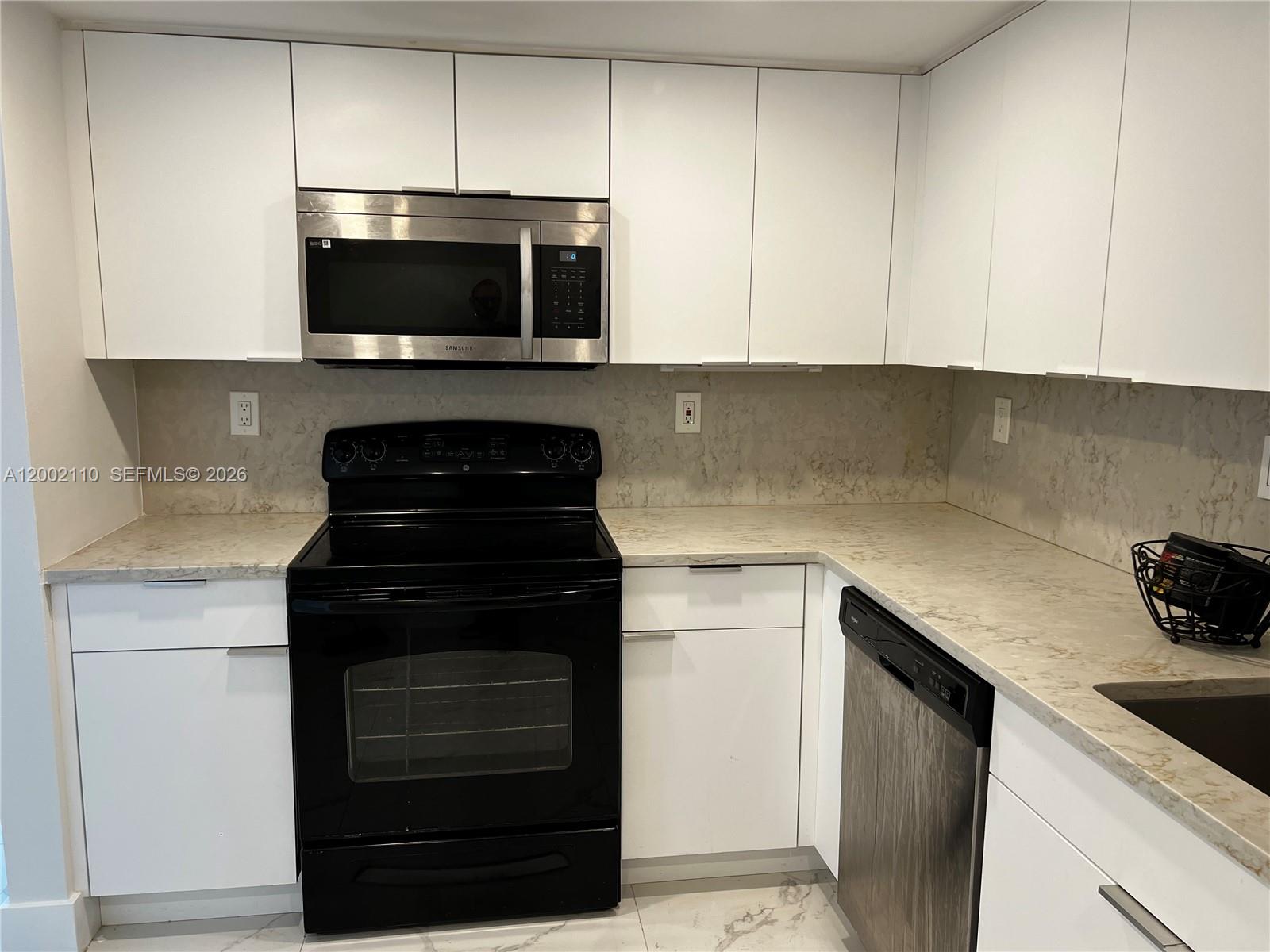 PARC CENTRAL AVENTURA EAS - Residential Lease