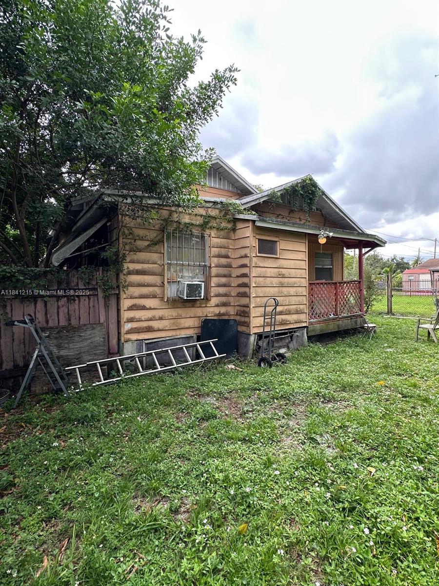 1521 NW 51st St, Miami, FL, 33142/$325,000 2 1521 NW 51st St