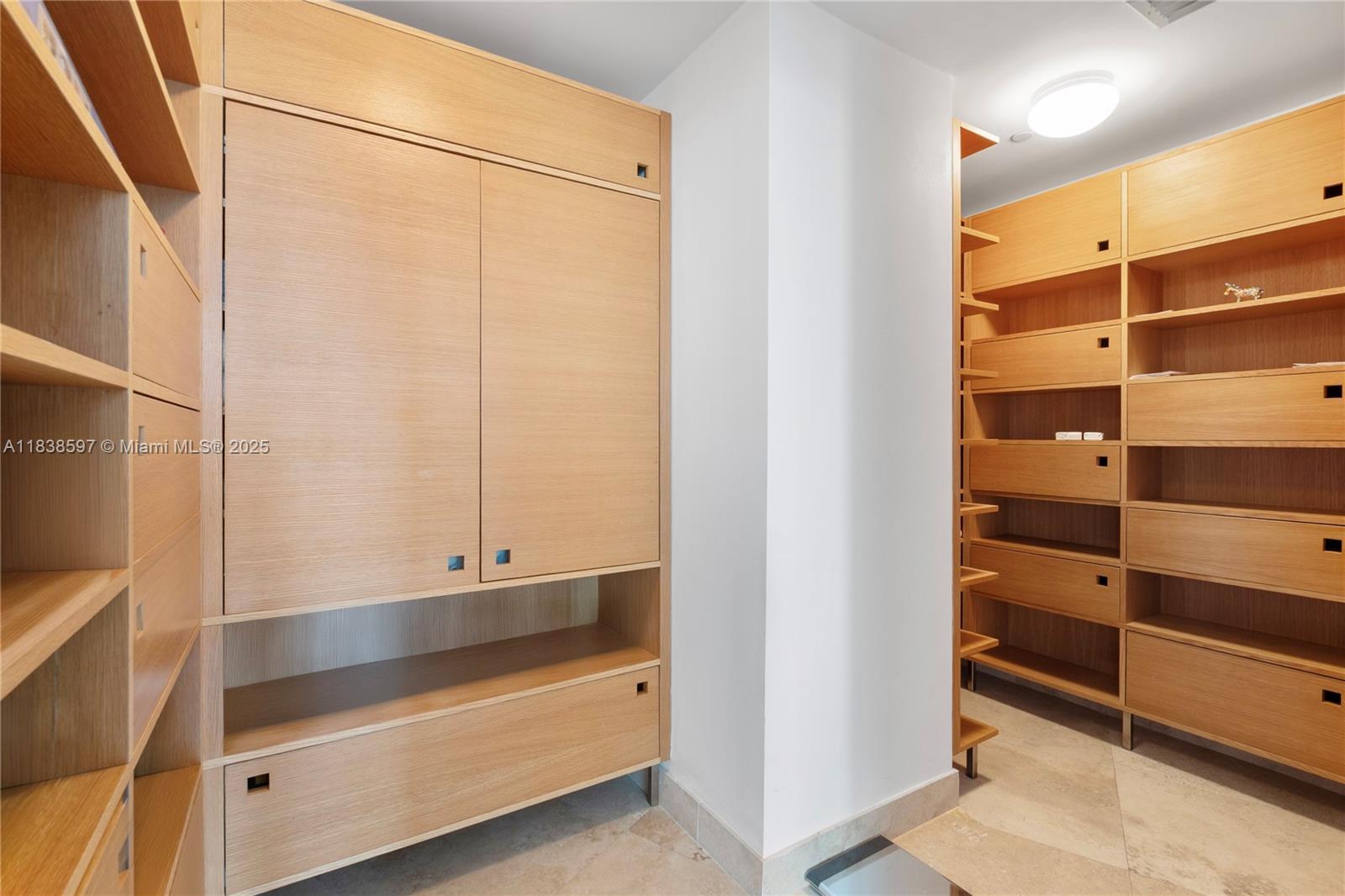 ICON CONDO - Residential