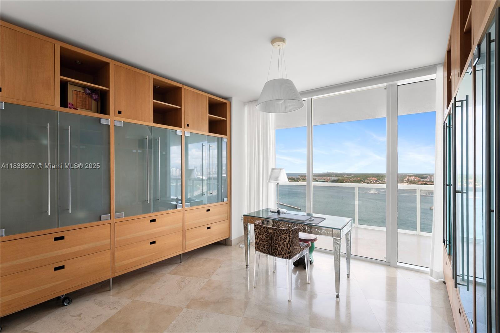 ICON CONDO - Residential