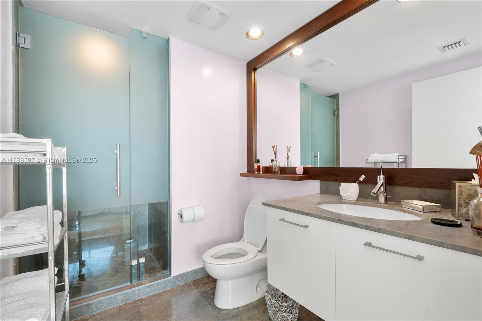 ICON CONDO - Residential