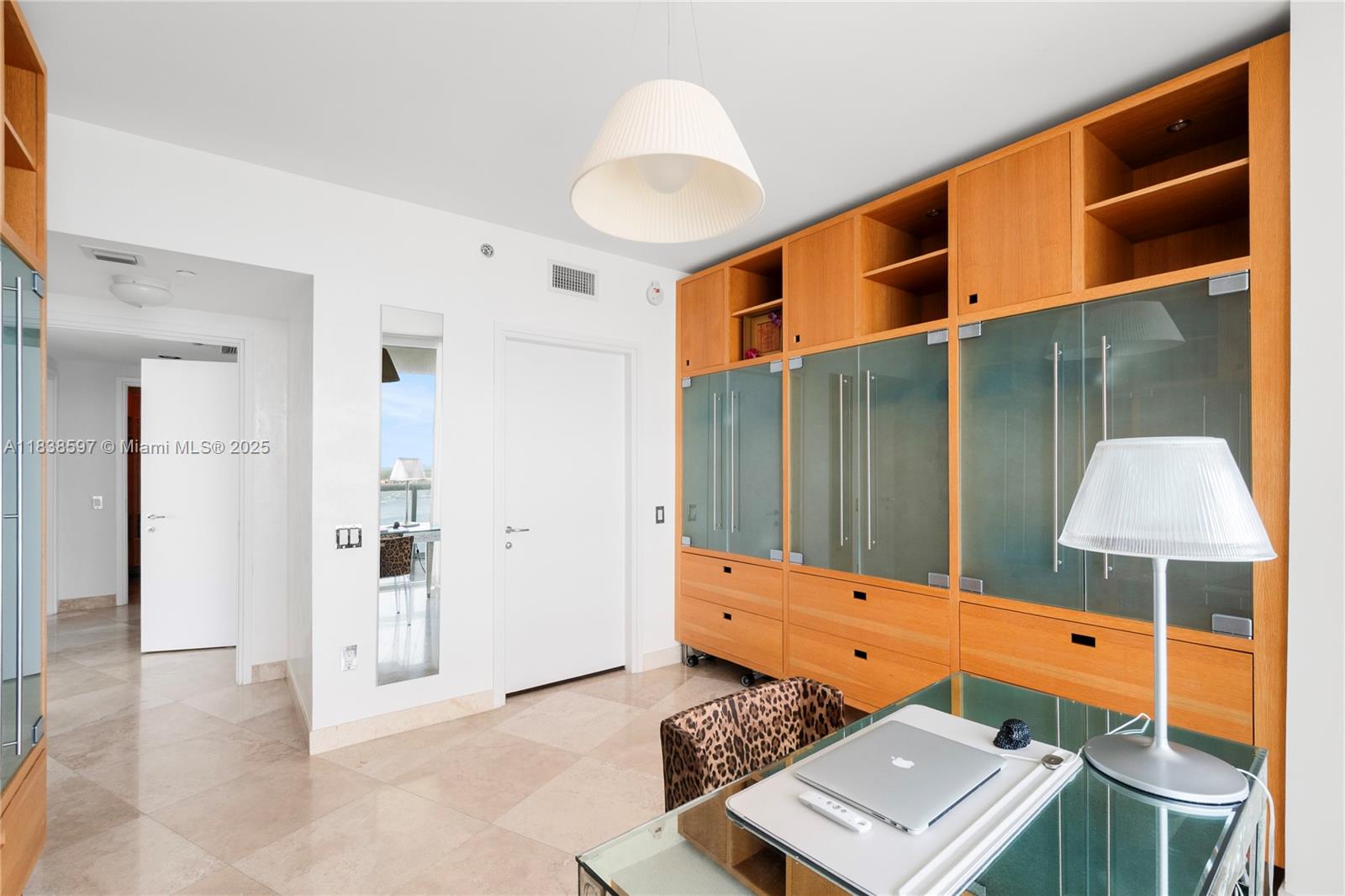 ICON CONDO - Residential