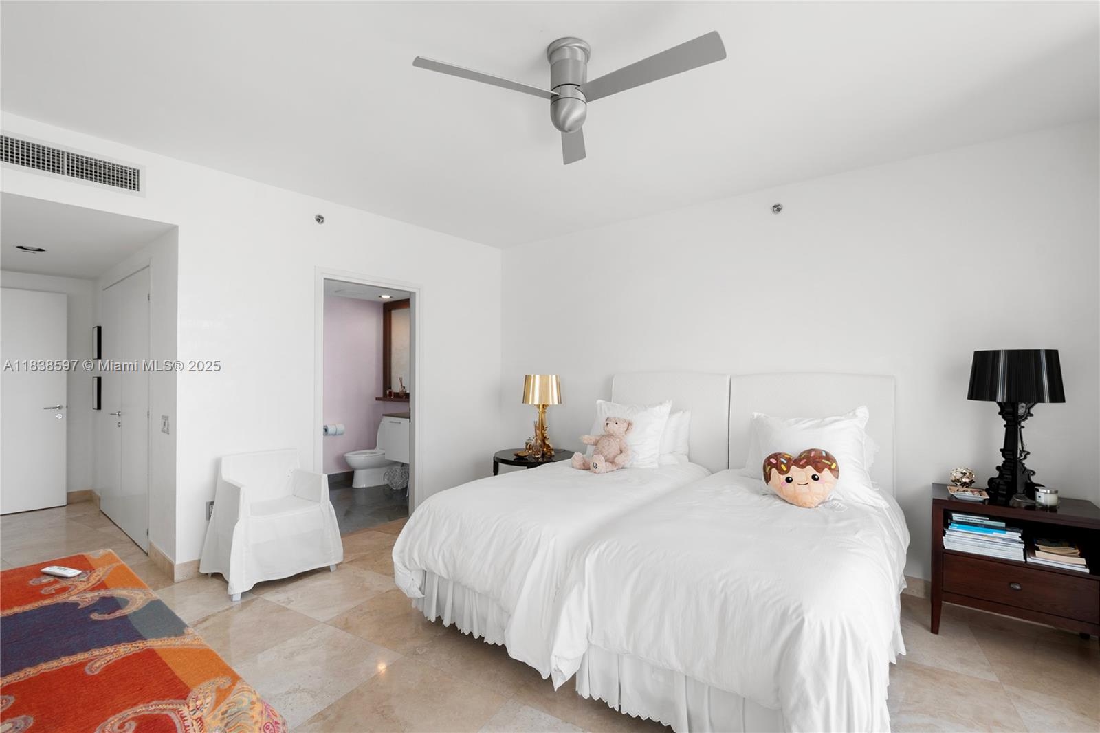 ICON CONDO - Residential