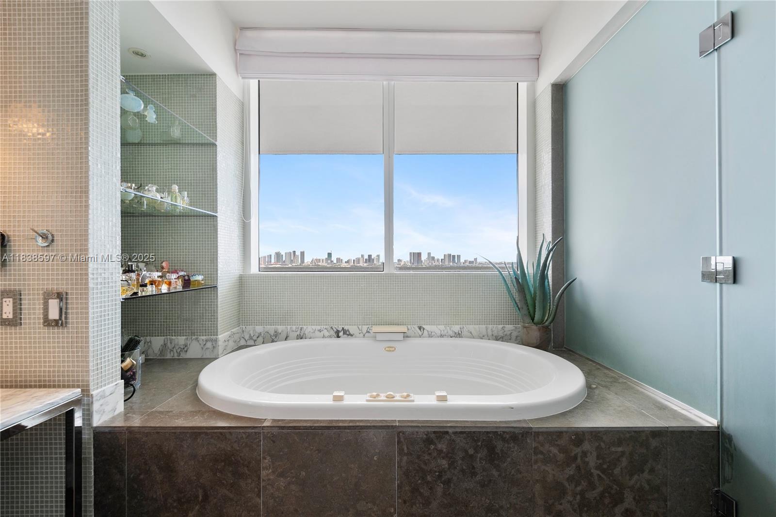 ICON CONDO - Residential