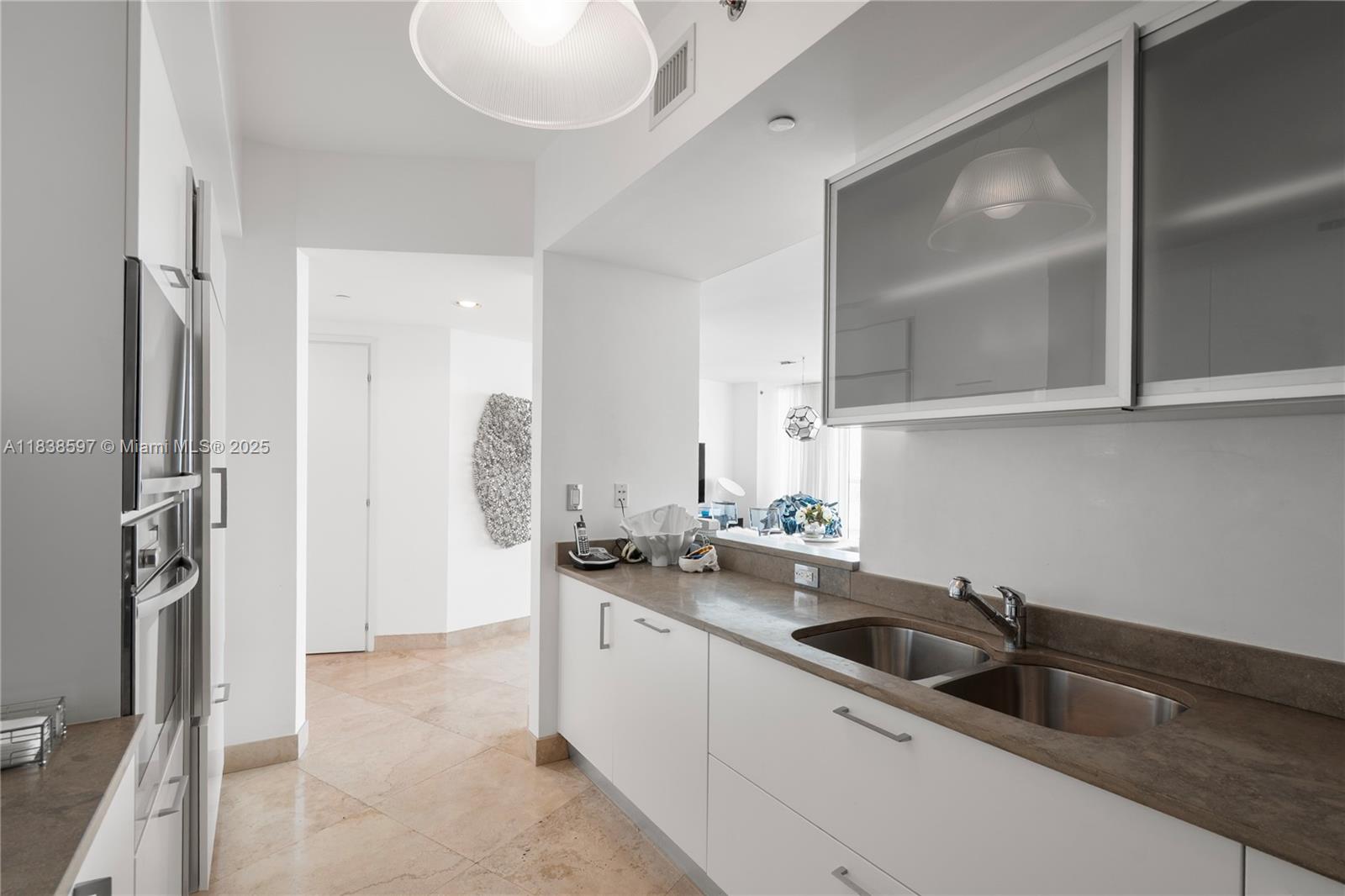 ICON CONDO - Residential