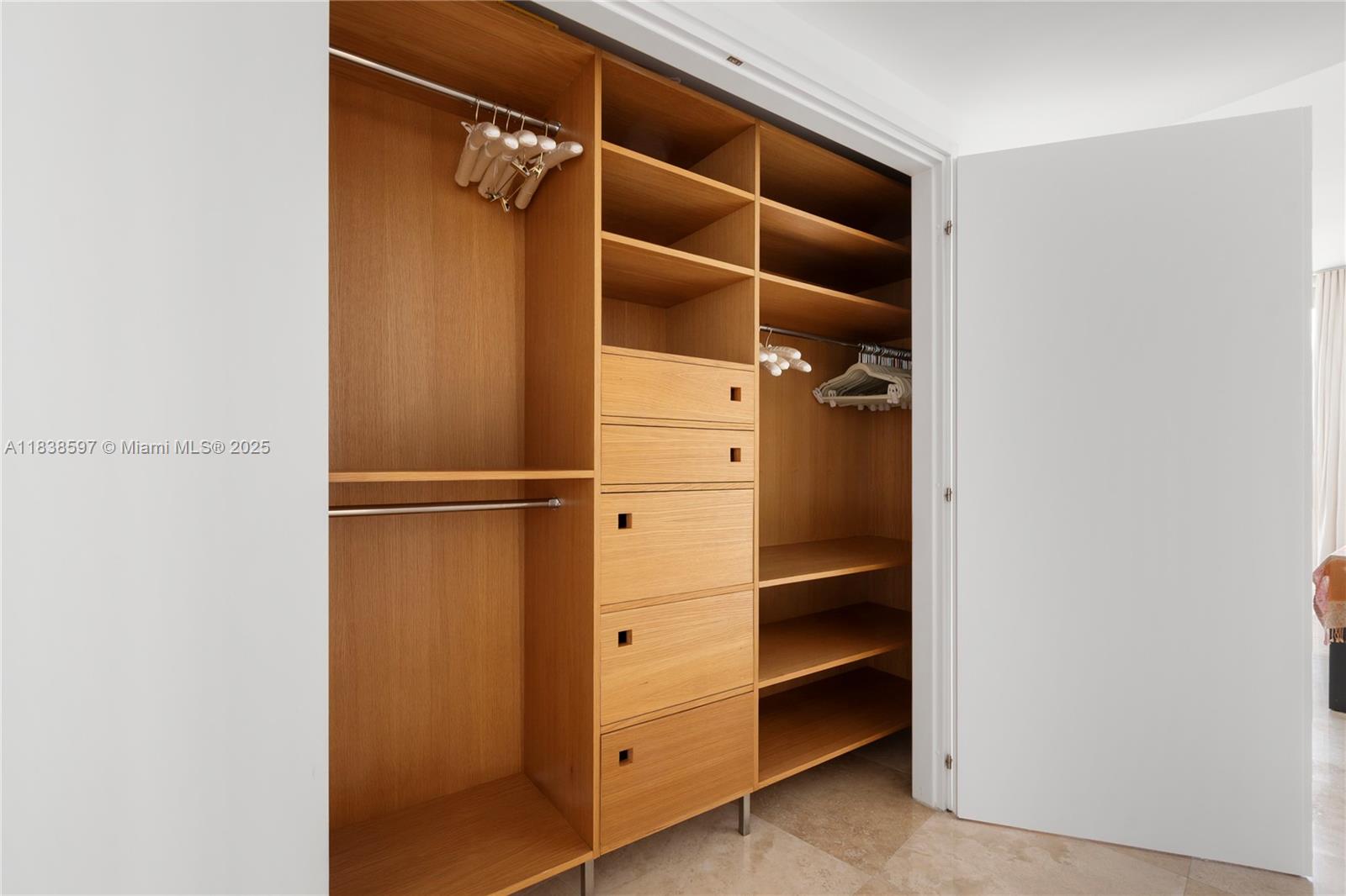 ICON CONDO - Residential