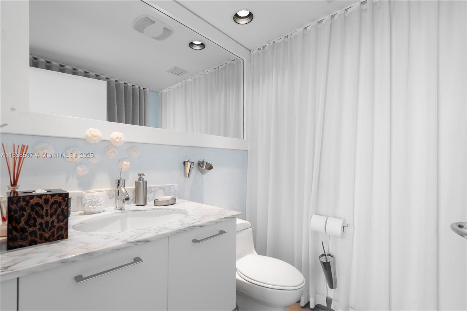 ICON CONDO - Residential