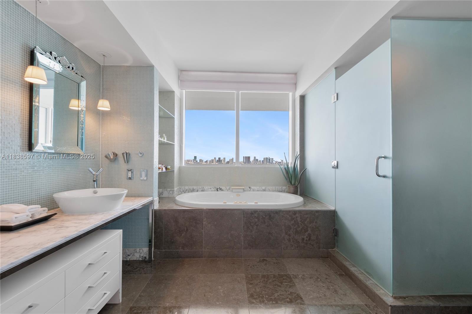 ICON CONDO - Residential