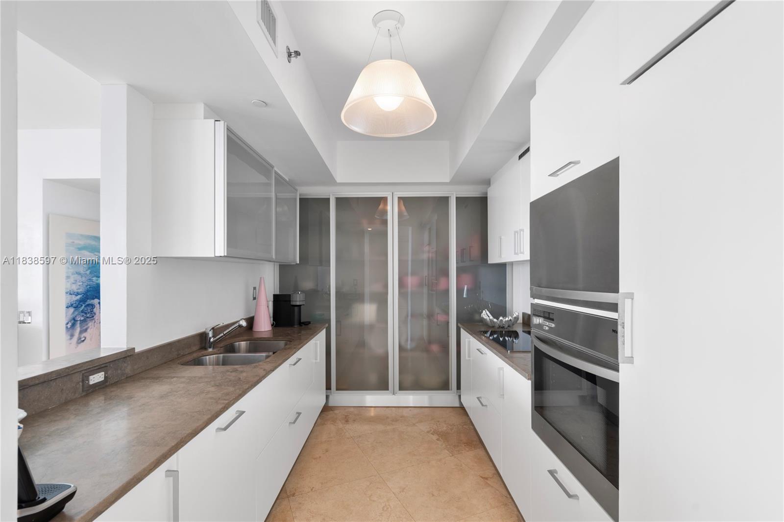 ICON CONDO - Residential