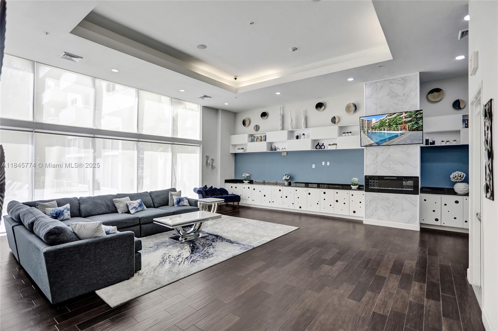 VENTURE AT AVENTURA WEST - Residential