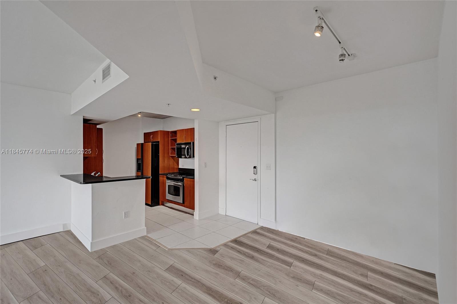 VENTURE AT AVENTURA WEST - Residential