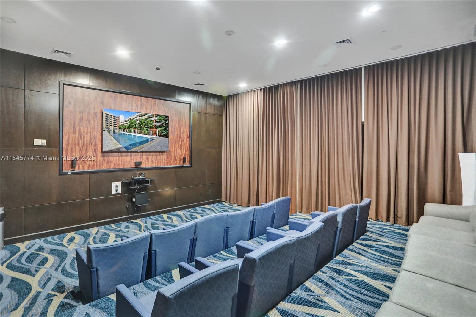 VENTURE AT AVENTURA WEST - Residential