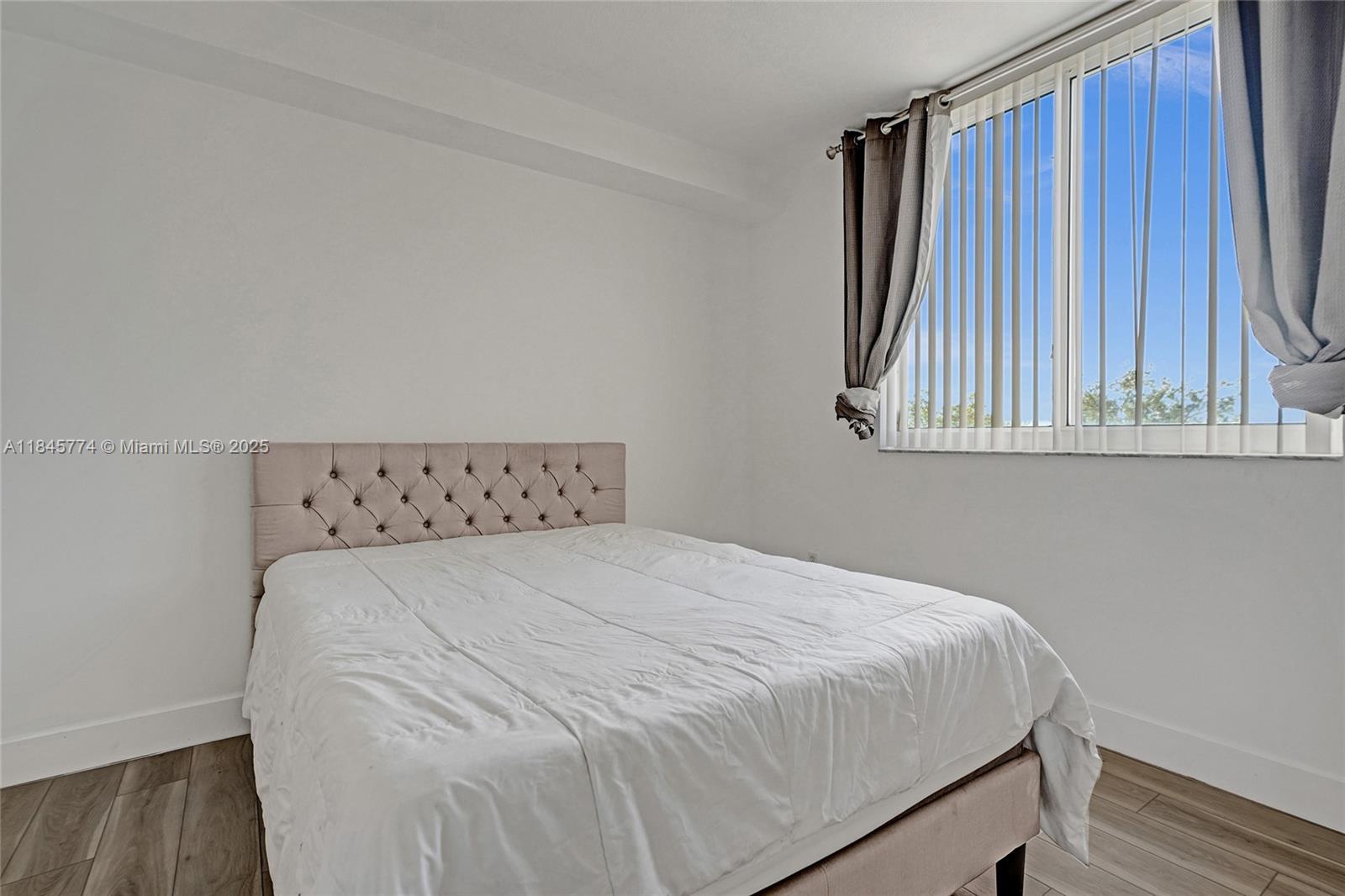 VENTURE AT AVENTURA WEST - Residential