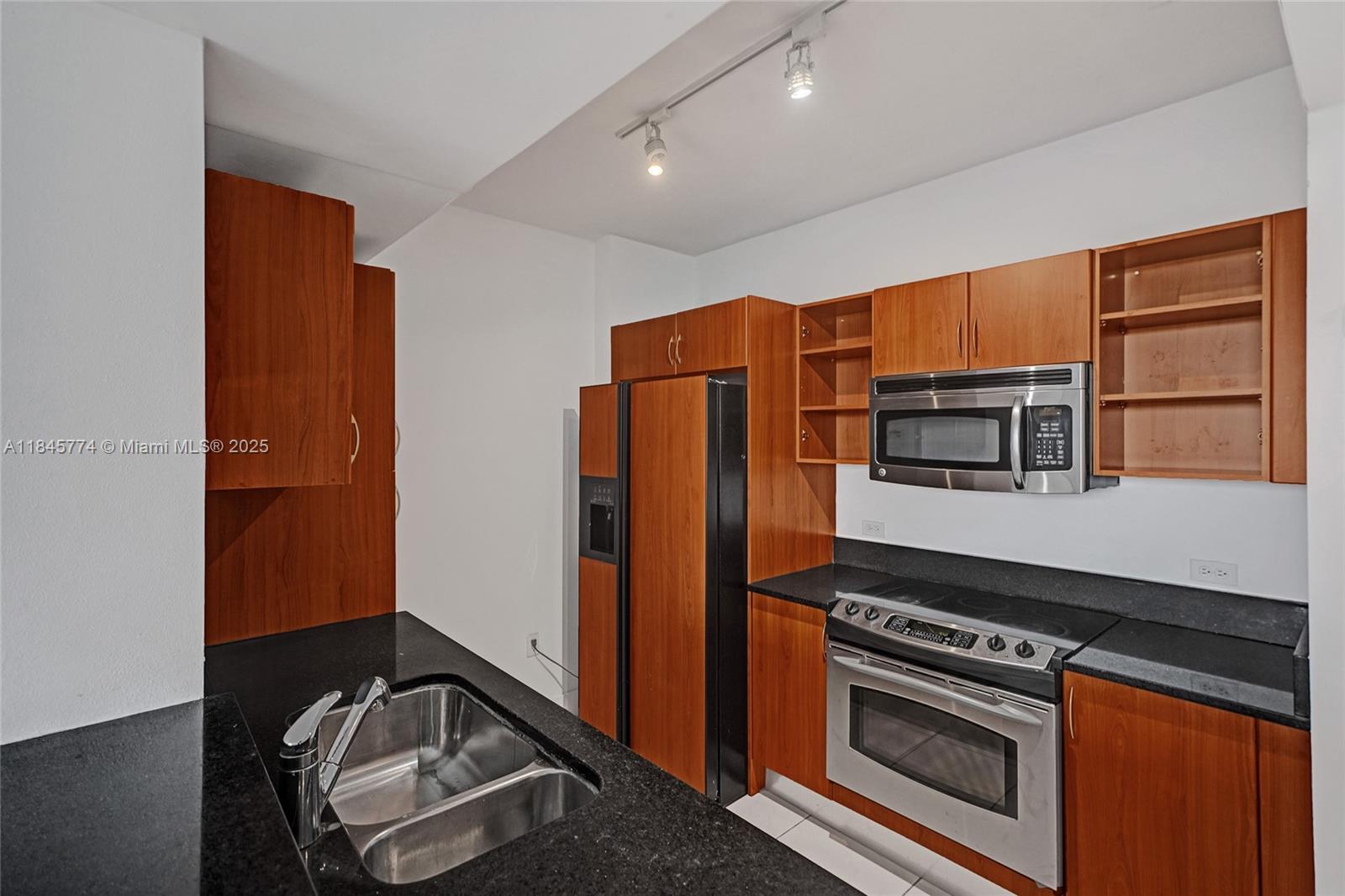 VENTURE AT AVENTURA WEST - Residential