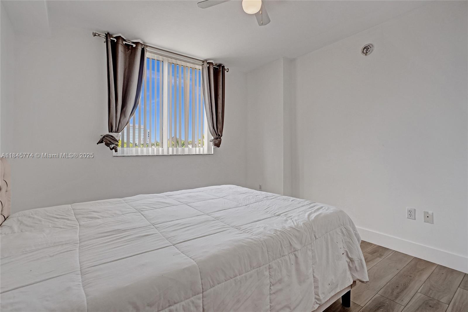 VENTURE AT AVENTURA WEST - Residential