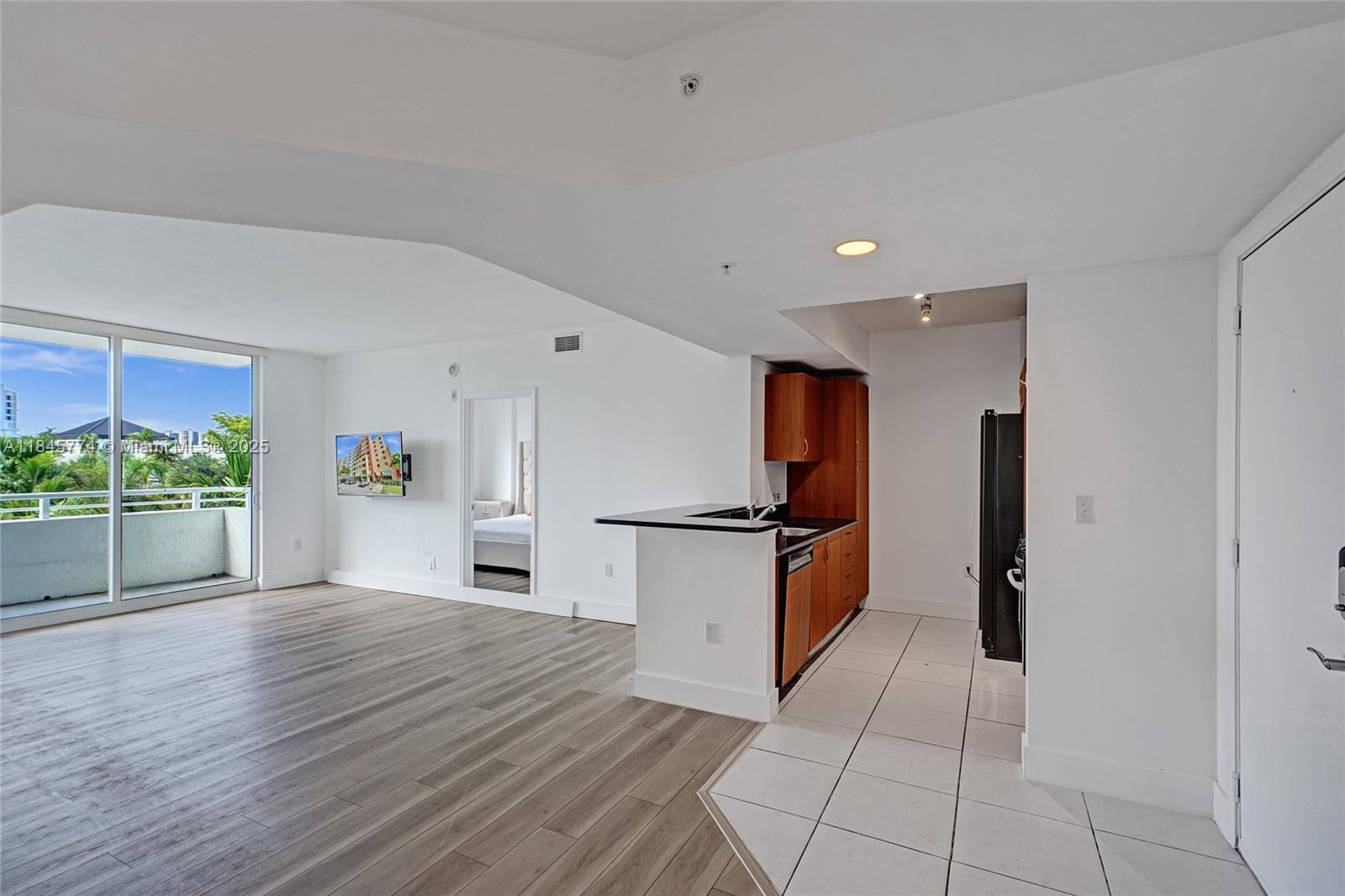 VENTURE AT AVENTURA WEST - Residential