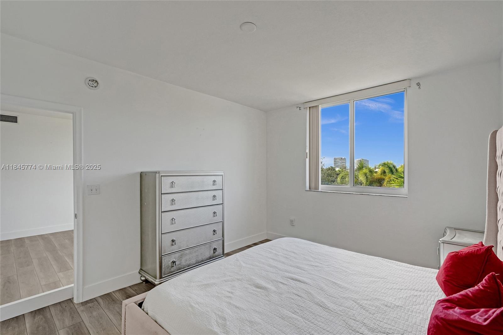 VENTURE AT AVENTURA WEST - Residential