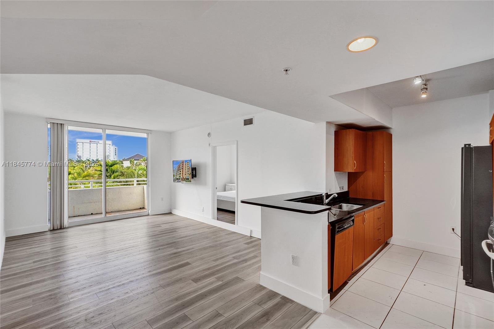 VENTURE AT AVENTURA WEST - Residential