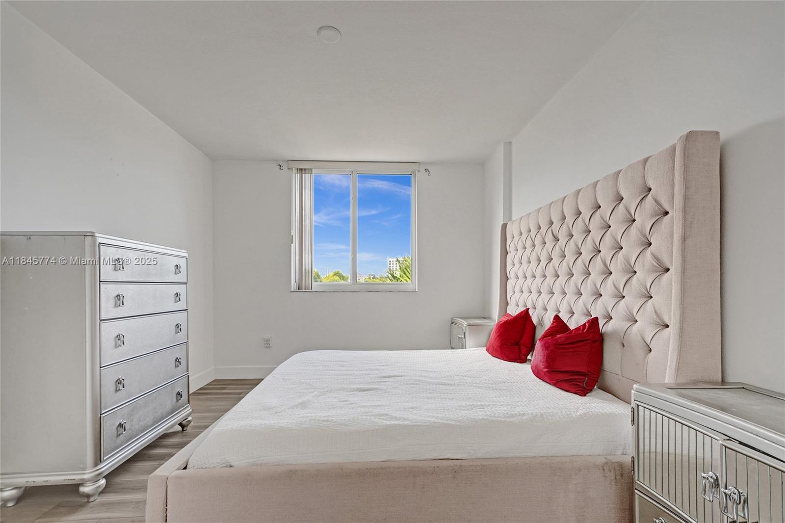 VENTURE AT AVENTURA WEST - Residential