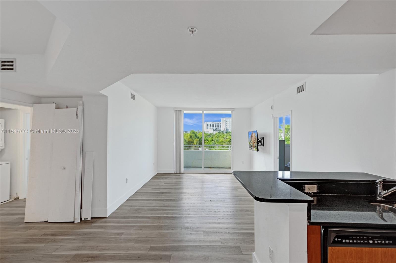 VENTURE AT AVENTURA WEST - Residential