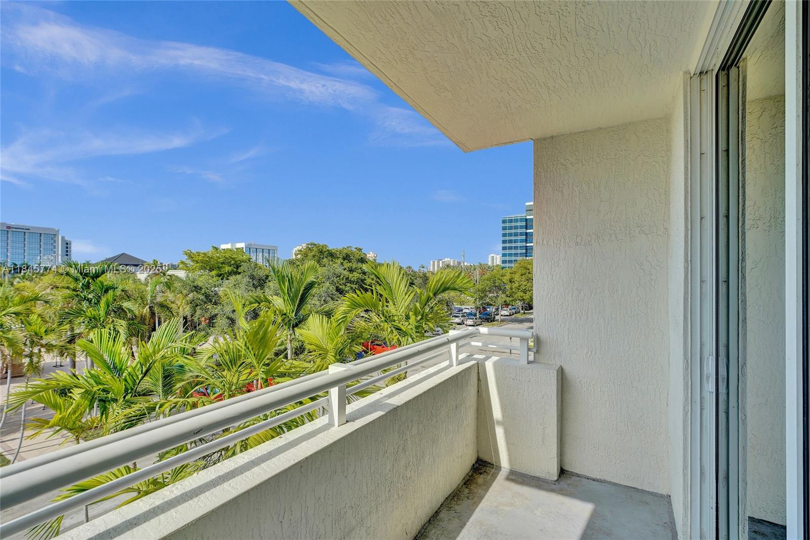 VENTURE AT AVENTURA WEST - Residential