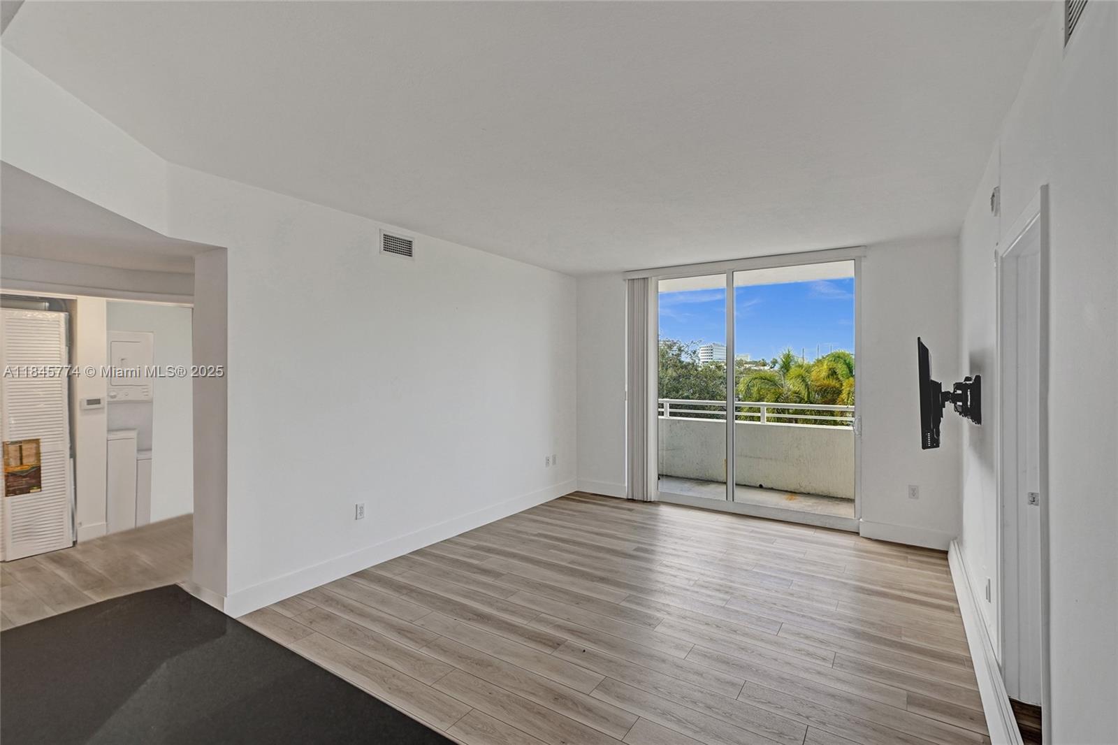 VENTURE AT AVENTURA WEST - Residential