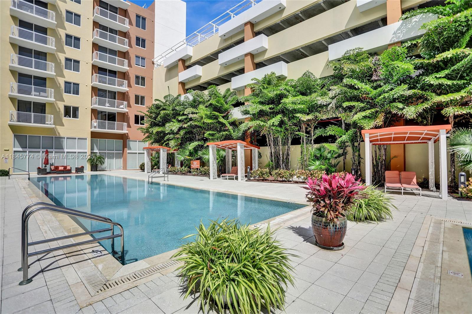 VENTURE AT AVENTURA WEST - Residential