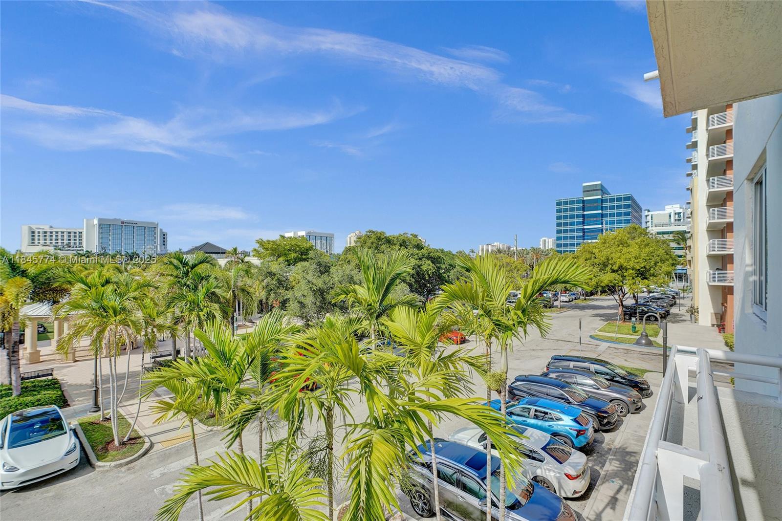 VENTURE AT AVENTURA WEST - Residential