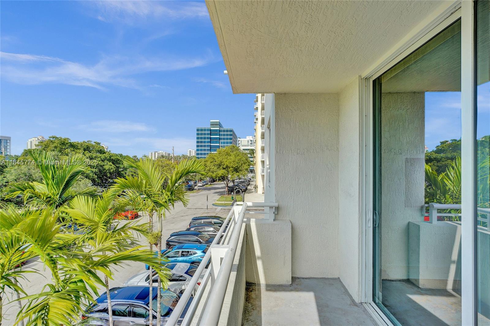 VENTURE AT AVENTURA WEST - Residential