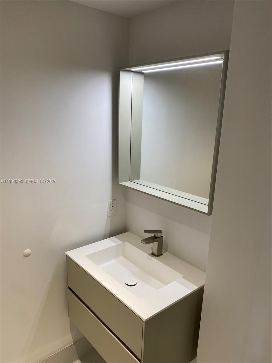 BAY HARBOUR ISLAND - Residential