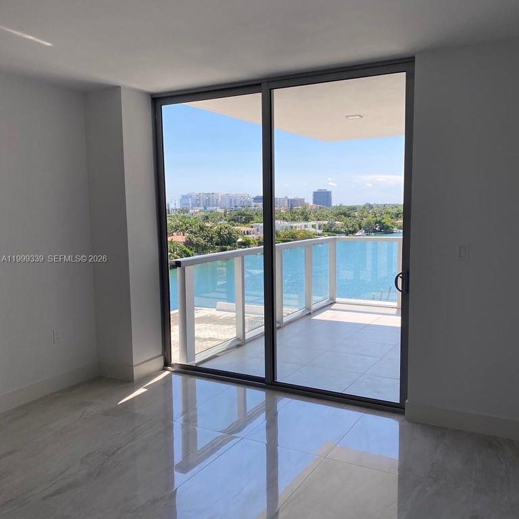 9521 E Bay Harbor Dr 605