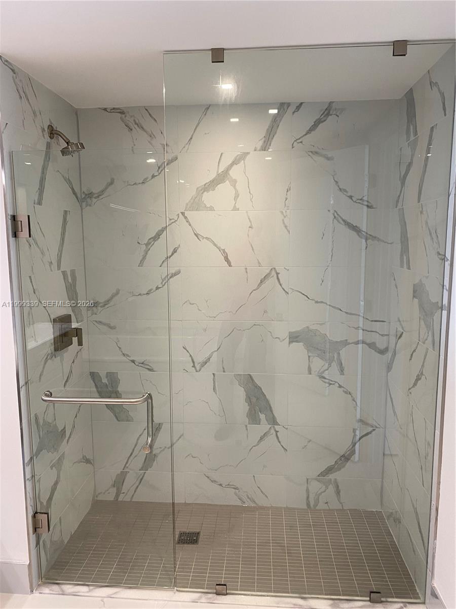 BAY HARBOUR ISLAND - Residential