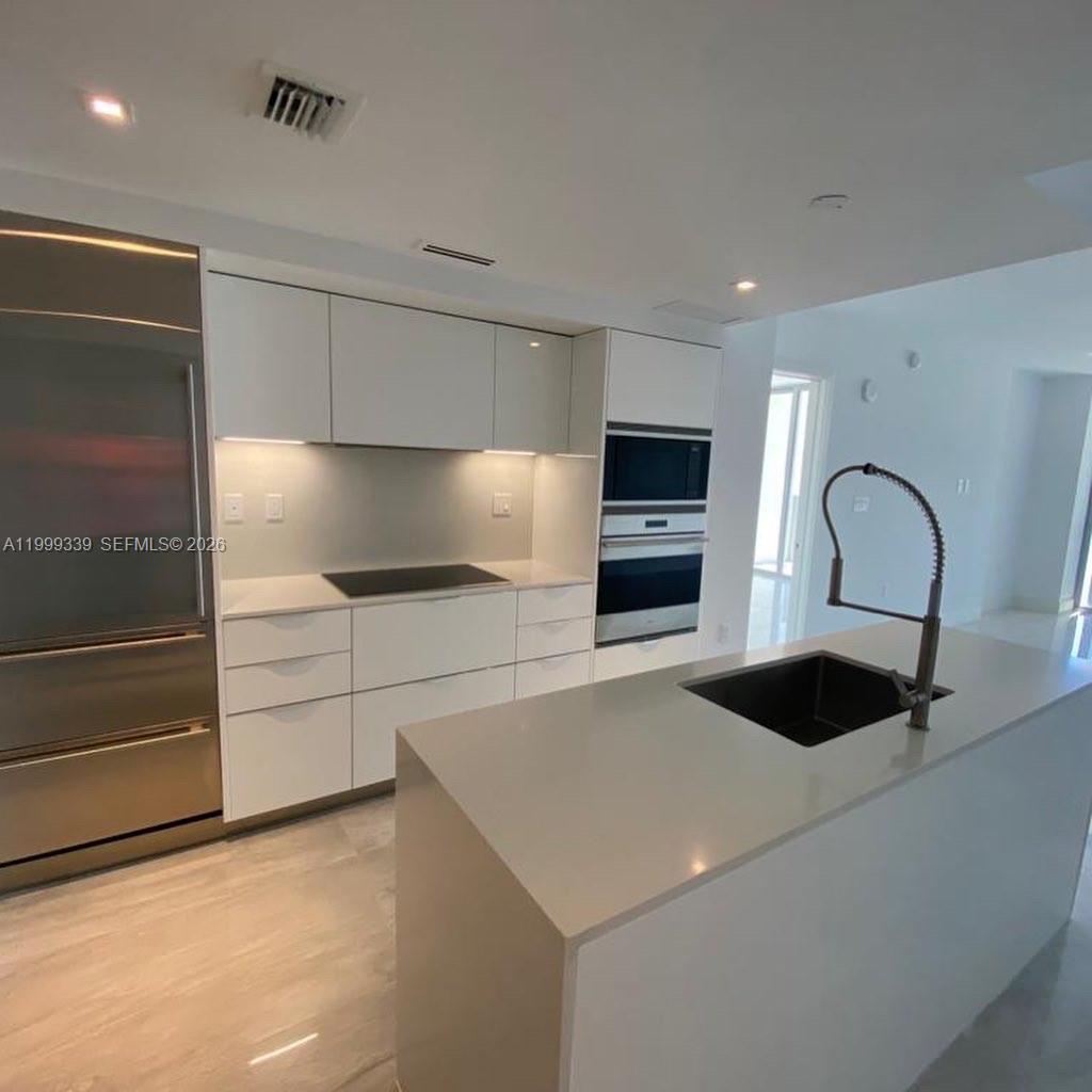 BAY HARBOUR ISLAND - Residential