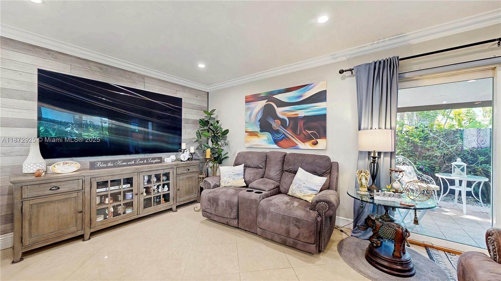 VENEZIA HOMES ESTATES IST - Residential