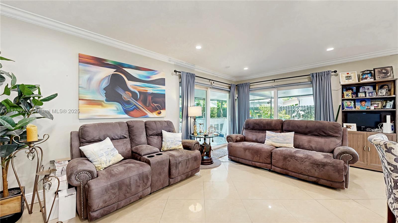 VENEZIA HOMES ESTATES IST - Residential