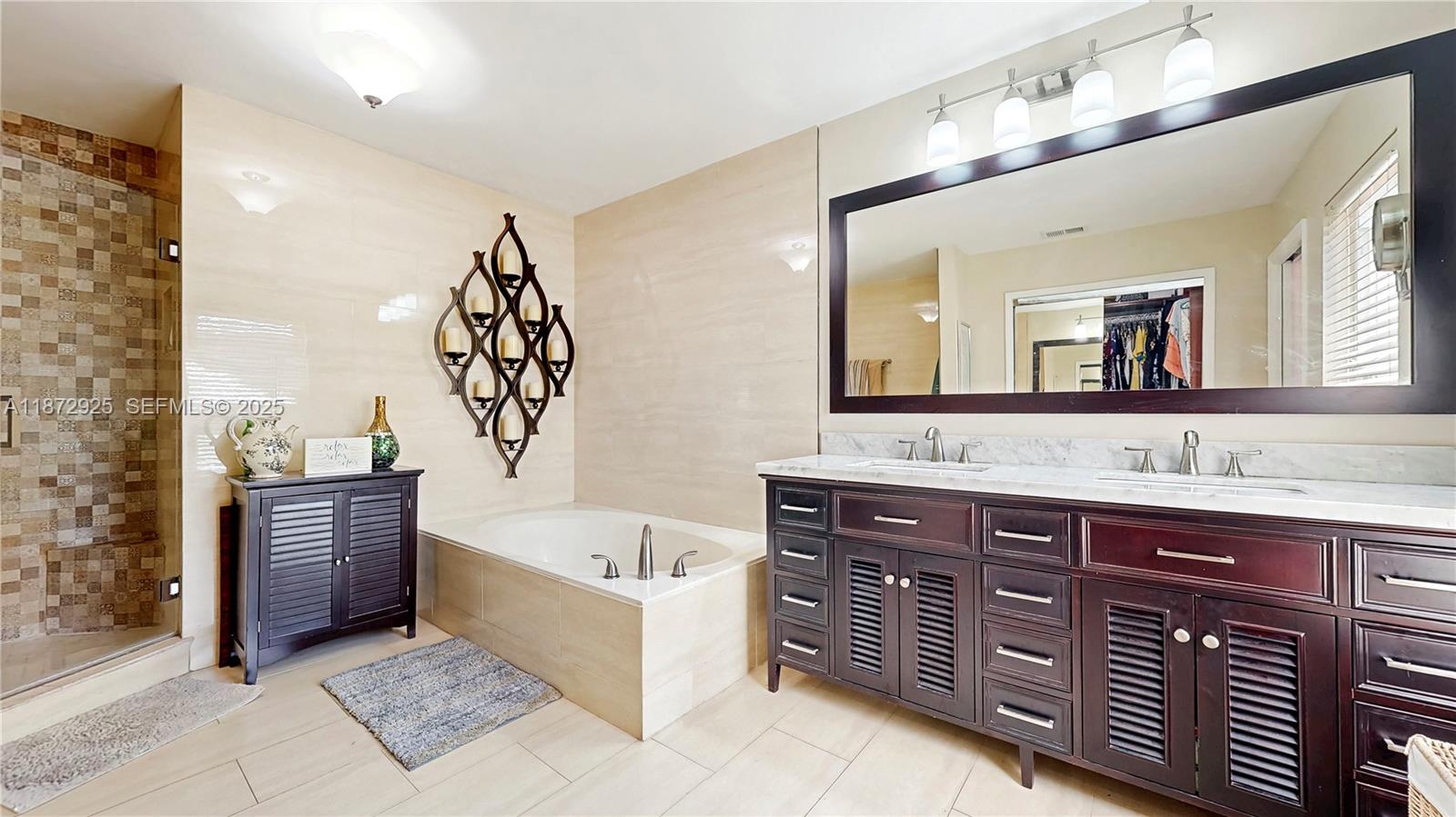 VENEZIA HOMES ESTATES IST - Residential