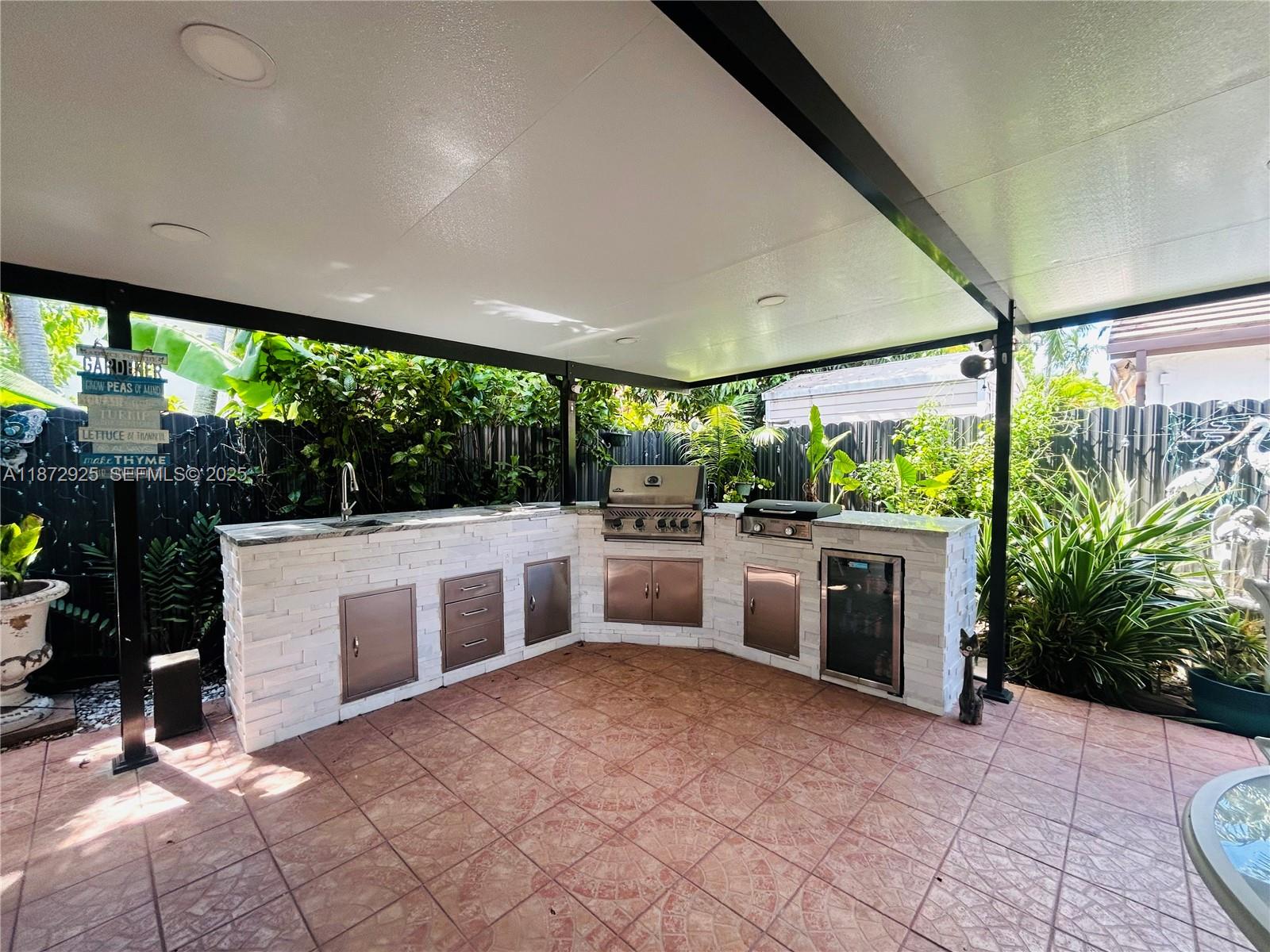 VENEZIA HOMES ESTATES IST - Residential