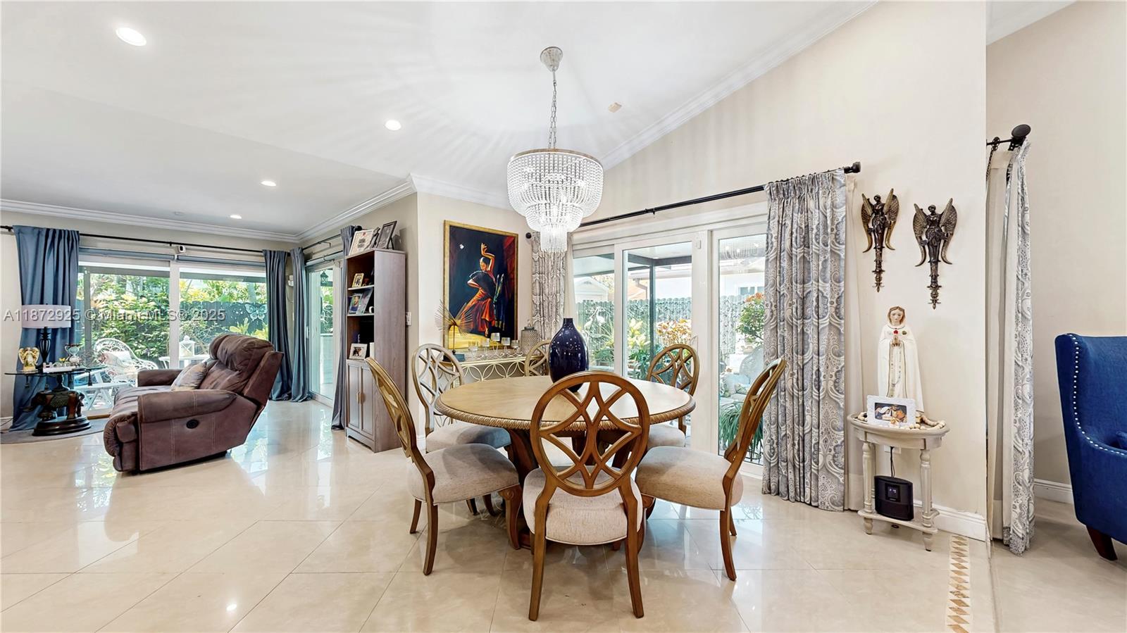 VENEZIA HOMES ESTATES IST - Residential